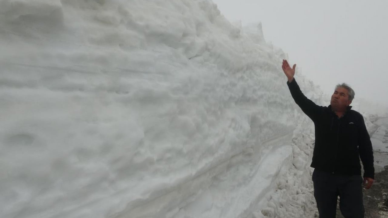 Burası Doğu Anadolu değil Akdeniz! Mersin'de kar 2 metreyi aştı
