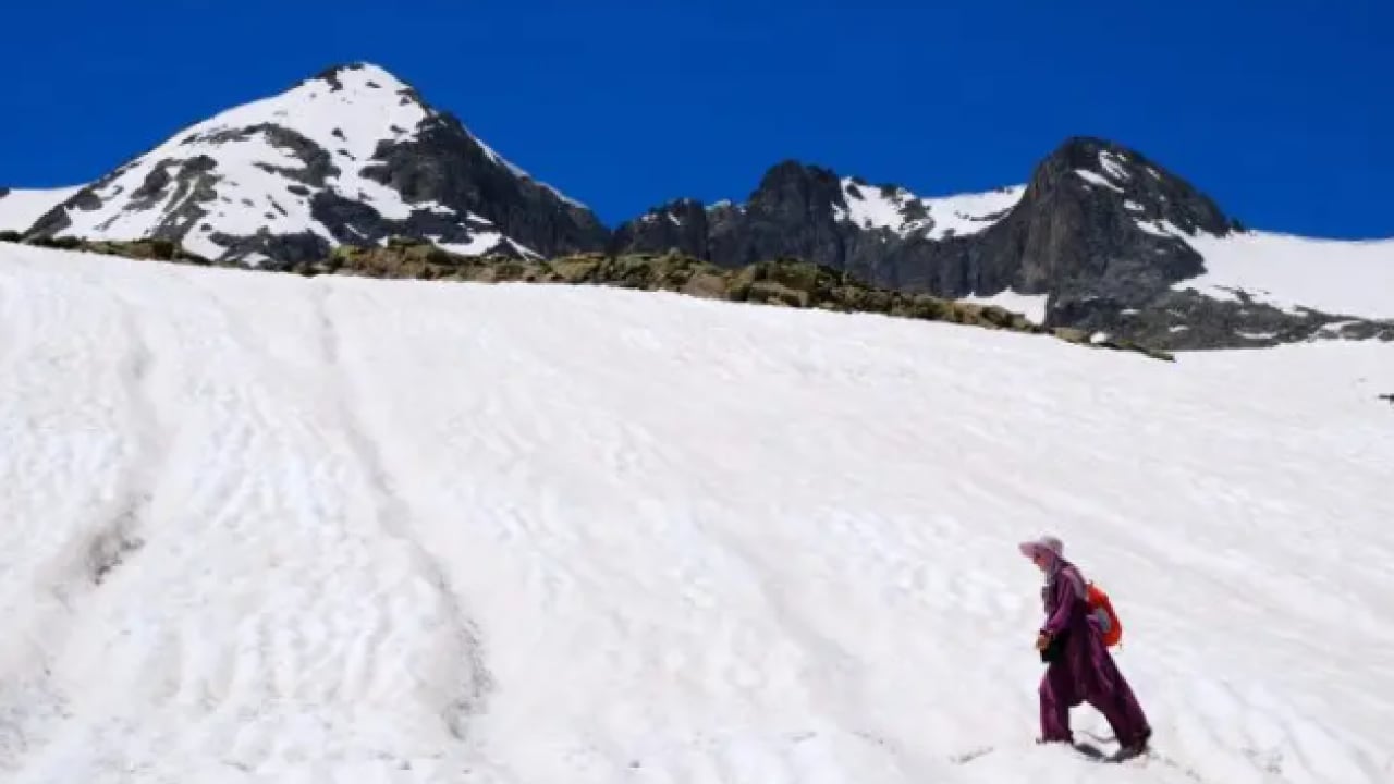 Foto - Burası İzlanda değil Türkiye! Yaz ortasında kış manzarası!