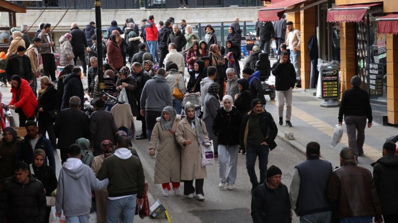 Foto - Burası ne Beyoğlu ne de Taksim Sivaslılar döndü İstanbul boşaldı