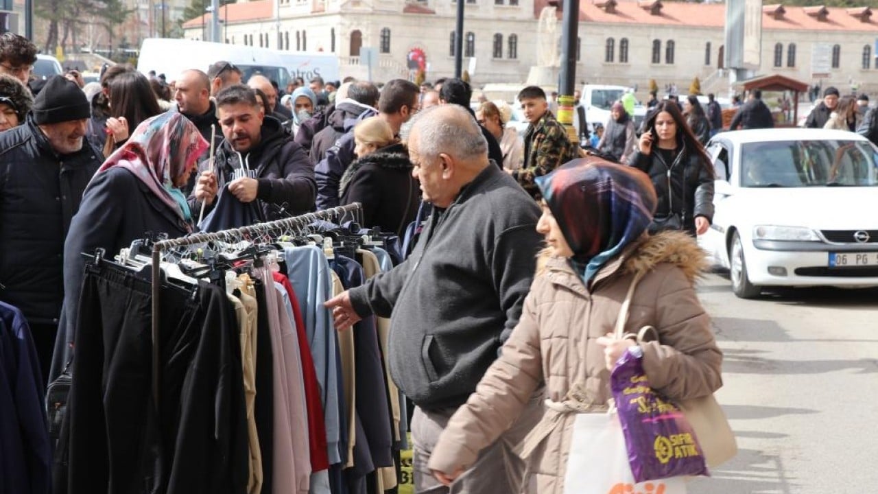 Foto - Burası ne Beyoğlu ne de Taksim Sivaslılar döndü İstanbul boşaldı