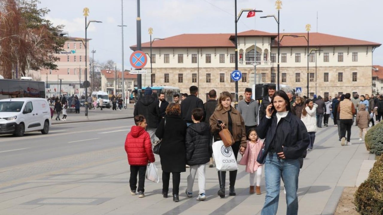 Foto - Burası ne Beyoğlu ne de Taksim Sivaslılar döndü İstanbul boşaldı