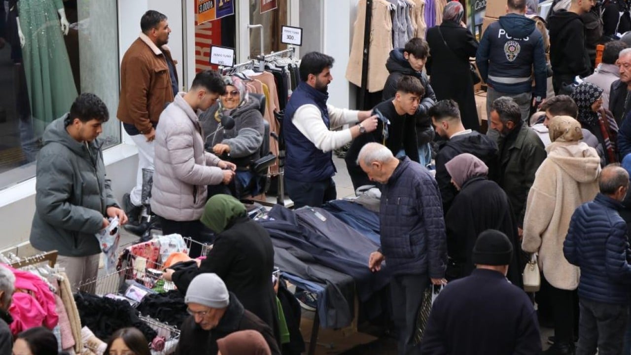 Foto - Burası ne Beyoğlu ne de Taksim Sivaslılar döndü İstanbul boşaldı