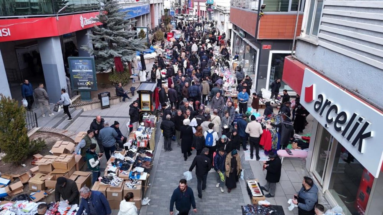 Foto - Burası ne Beyoğlu ne de Taksim Sivaslılar döndü İstanbul boşaldı