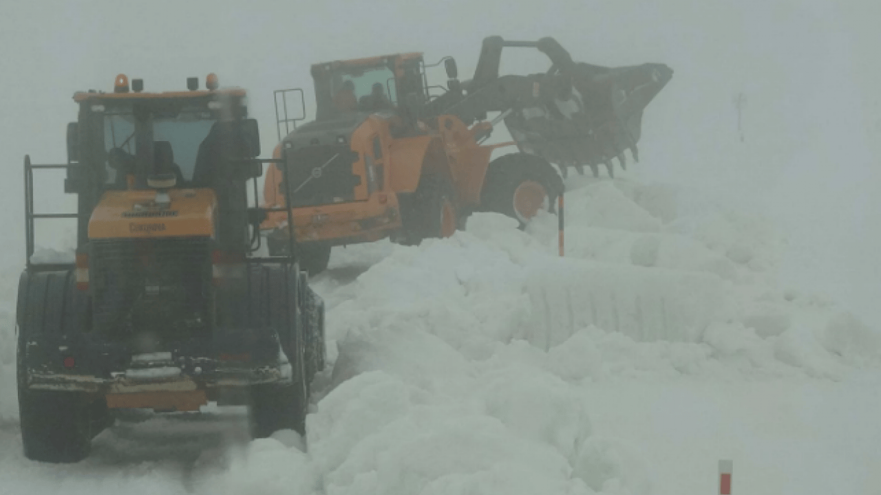 Foto - Burası ne Van ne Hakkari! Yaz şehrinde kar 2 metreyi aştı