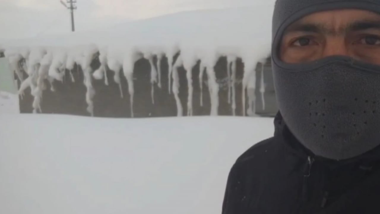 Foto - Burası Rusya değil Türkiye! Bina boyu kadar kar yağdı