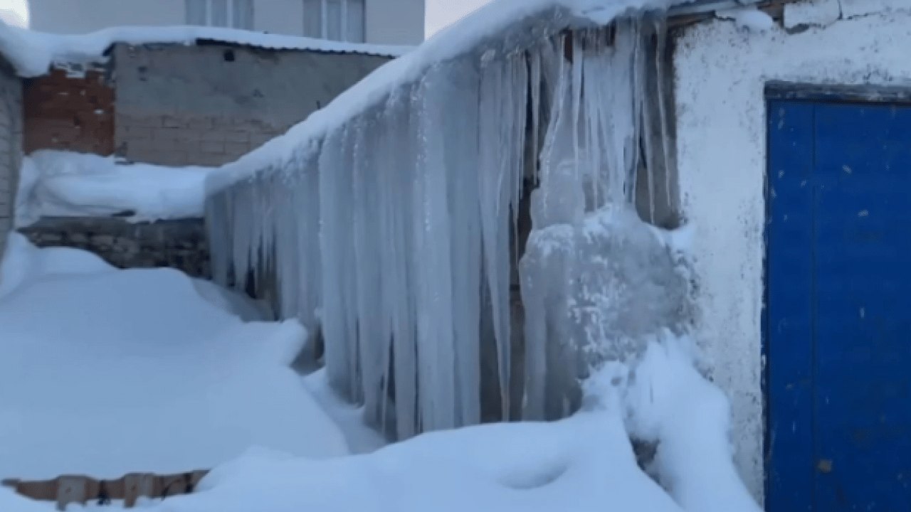 Foto - Burası Rusya değil Türkiye! Bina boyu kadar kar yağdı