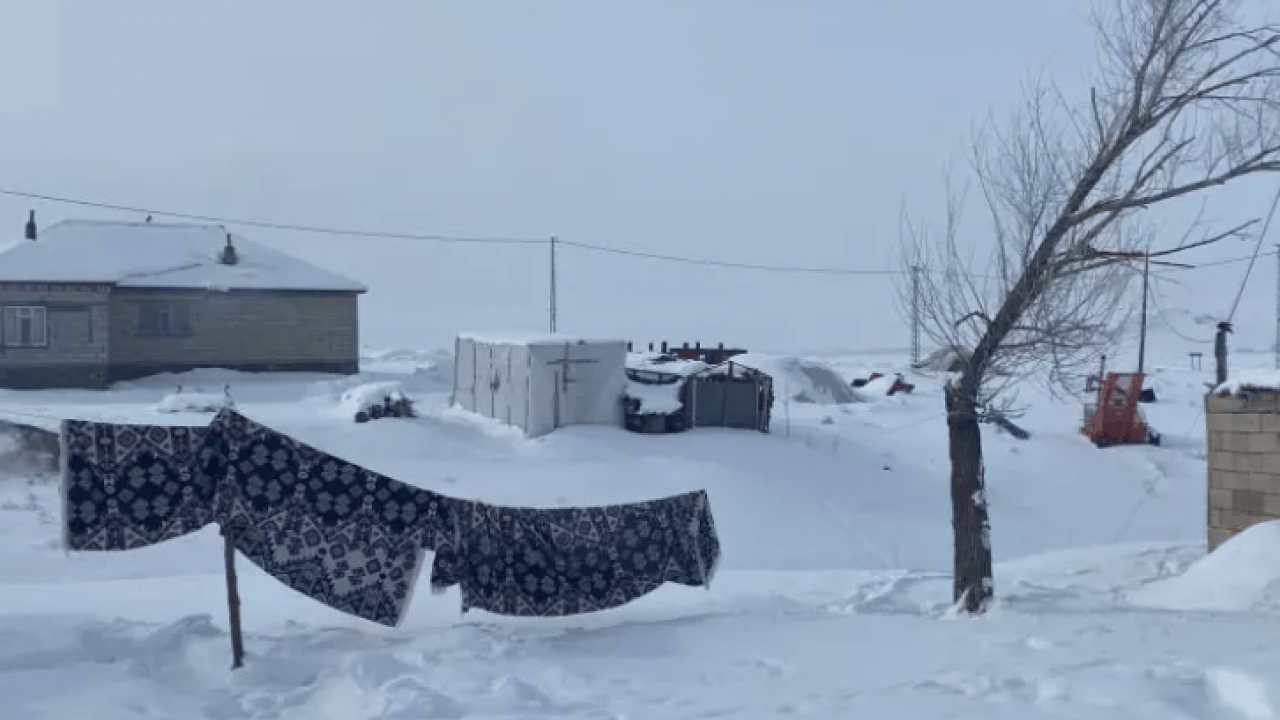 Foto - Burası Rusya değil Türkiye: Evler kar altında kaldı!