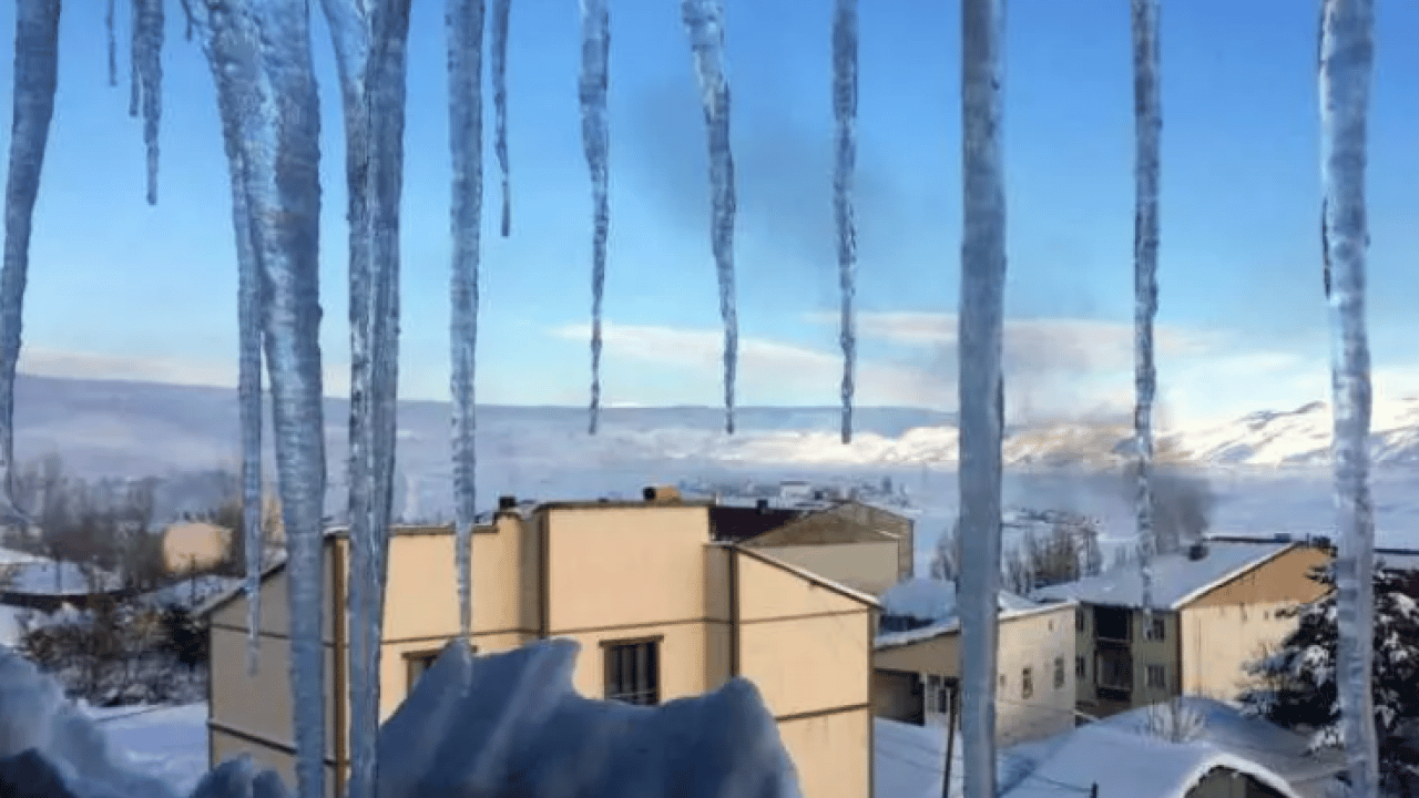 Foto - Burası Rusya değil Türkiye: Evler kar altında kaldı!