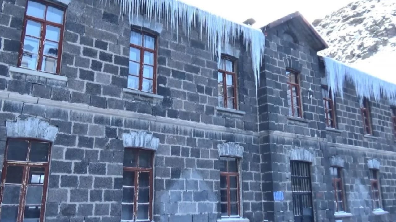 Foto - Burası Sibirya değil Türkiye! Baharda eksi 15 derece görüldü