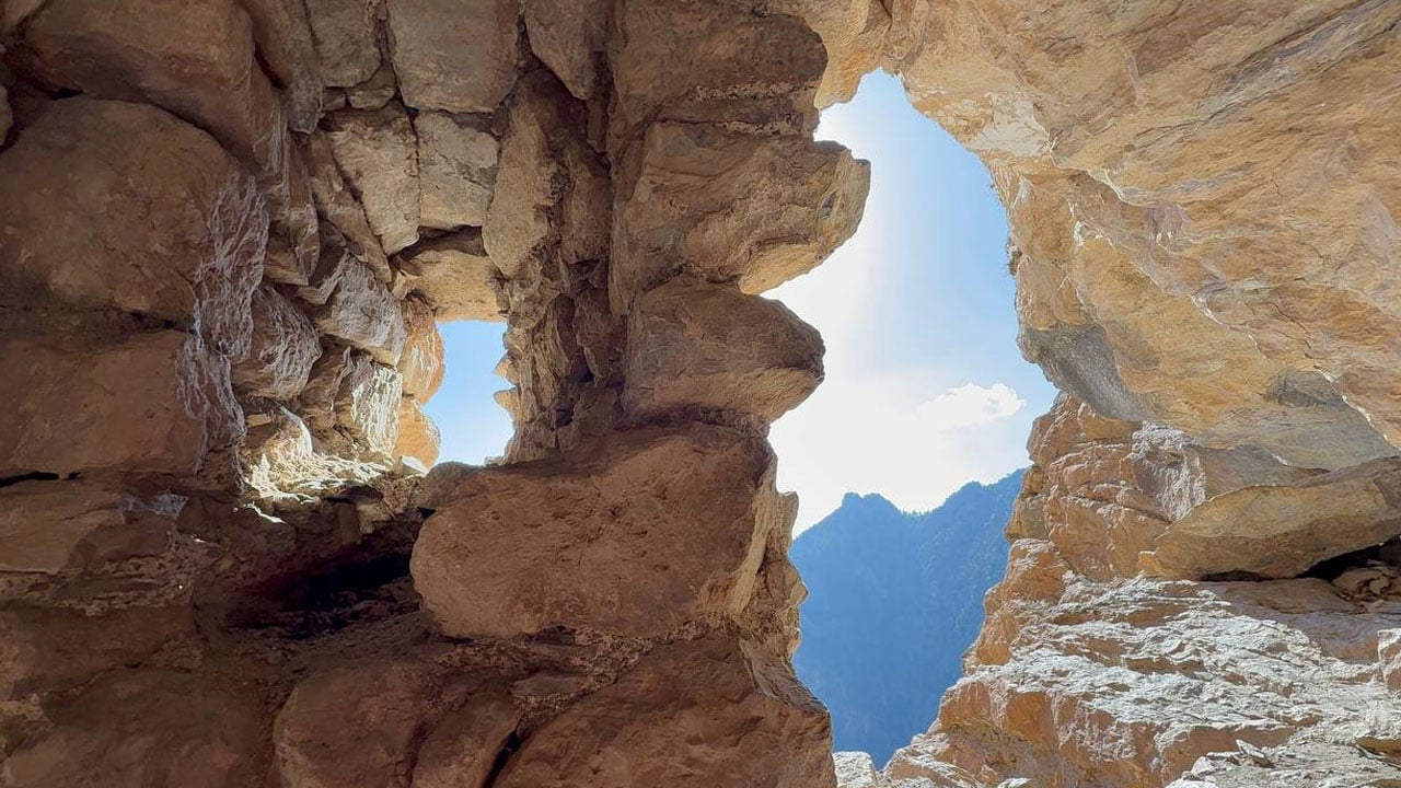 Foto - Burası Trabzon değil Adana! Dağların kalbinde kayıp bir Sümela