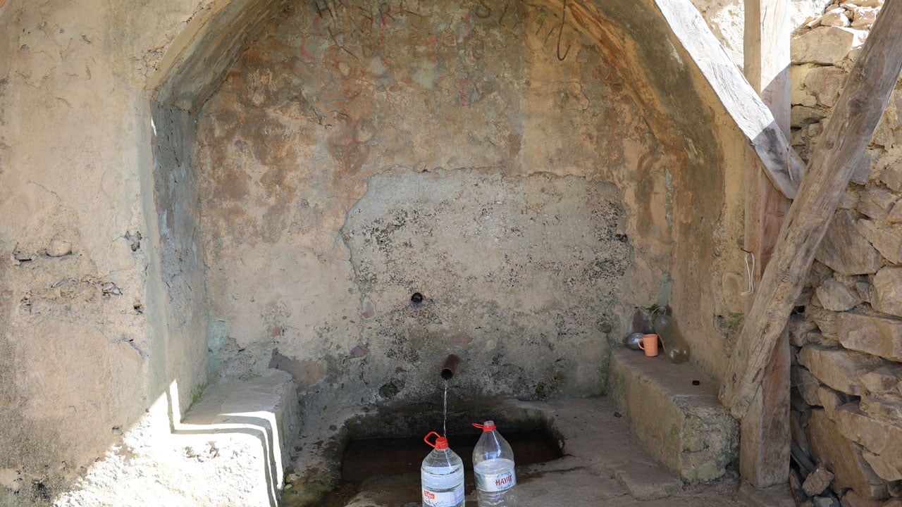 Foto - Burası Trabzon değil Adana! Dağların kalbinde kayıp bir Sümela