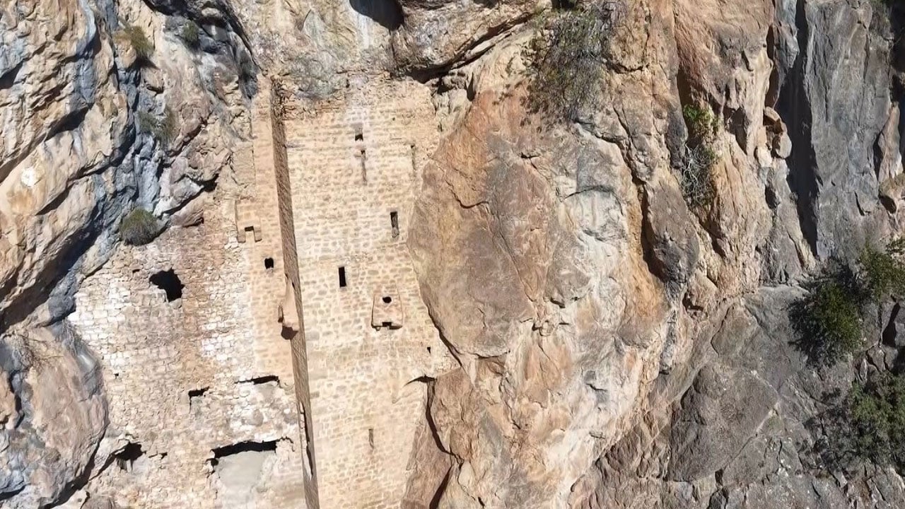 Foto - Burası Trabzon değil Adana! Dağların kalbinde kayıp bir Sümela