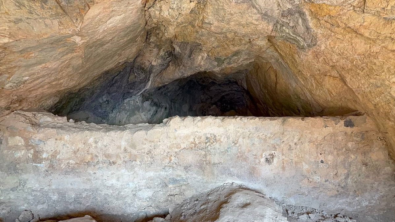 Foto - Burası Trabzon değil Adana! Dağların kalbinde kayıp bir Sümela