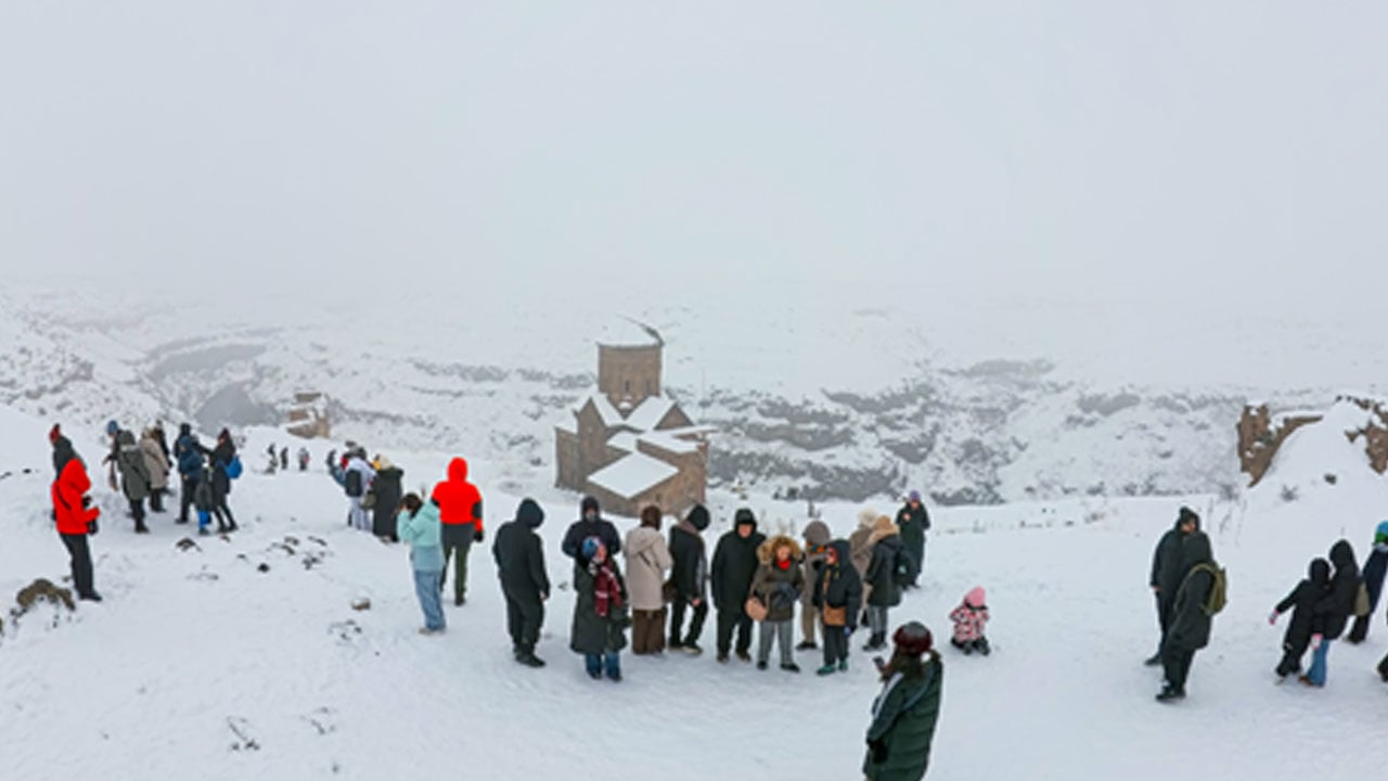 Foto - Burası Türklerin Anadolu’ya ilk adımı attığı yer… Anadolu'daki Türk İslam tarihinin başlangıç noktasına turist akını!