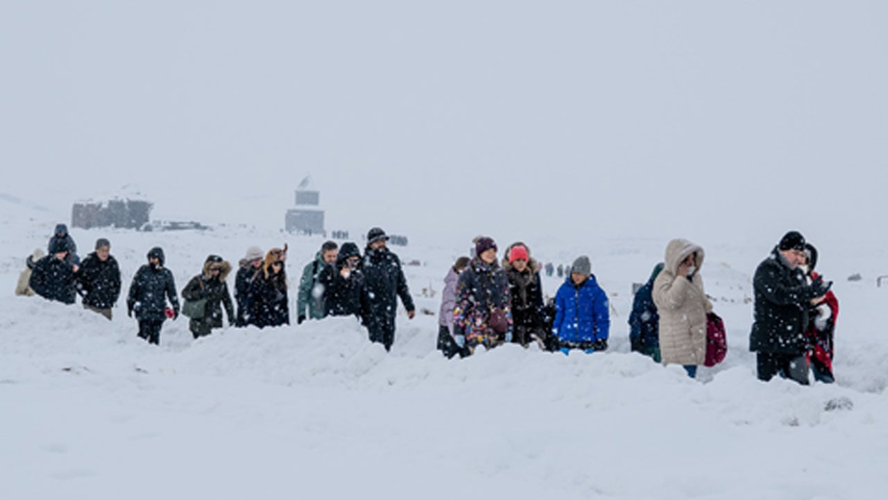 Foto - Burası Türklerin Anadolu’ya ilk adımı attığı yer… Anadolu'daki Türk İslam tarihinin başlangıç noktasına turist akını!