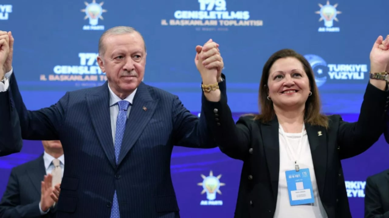 Foto - Burcu Köksal partiye geçer geçmez fark etti: İşte AK Parti ve CHP arasındaki fark