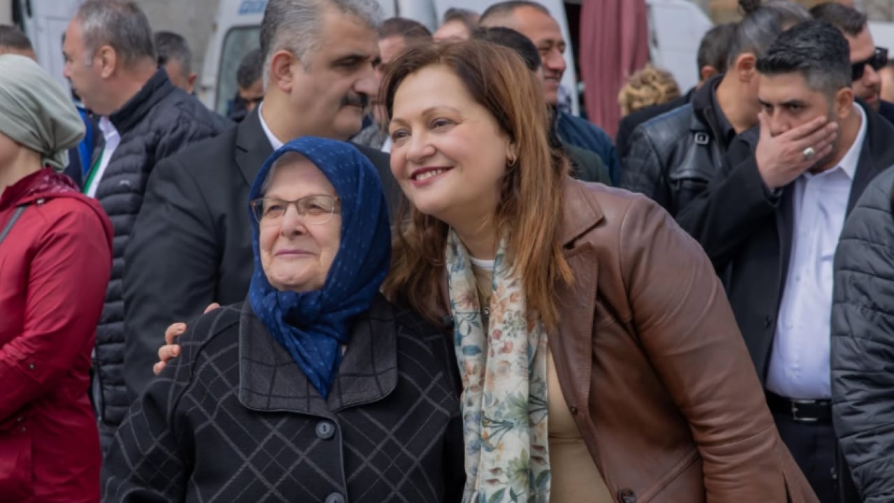 Foto - Burcu Köksal partiye geçer geçmez fark etti: İşte AK Parti ve CHP arasındaki fark
