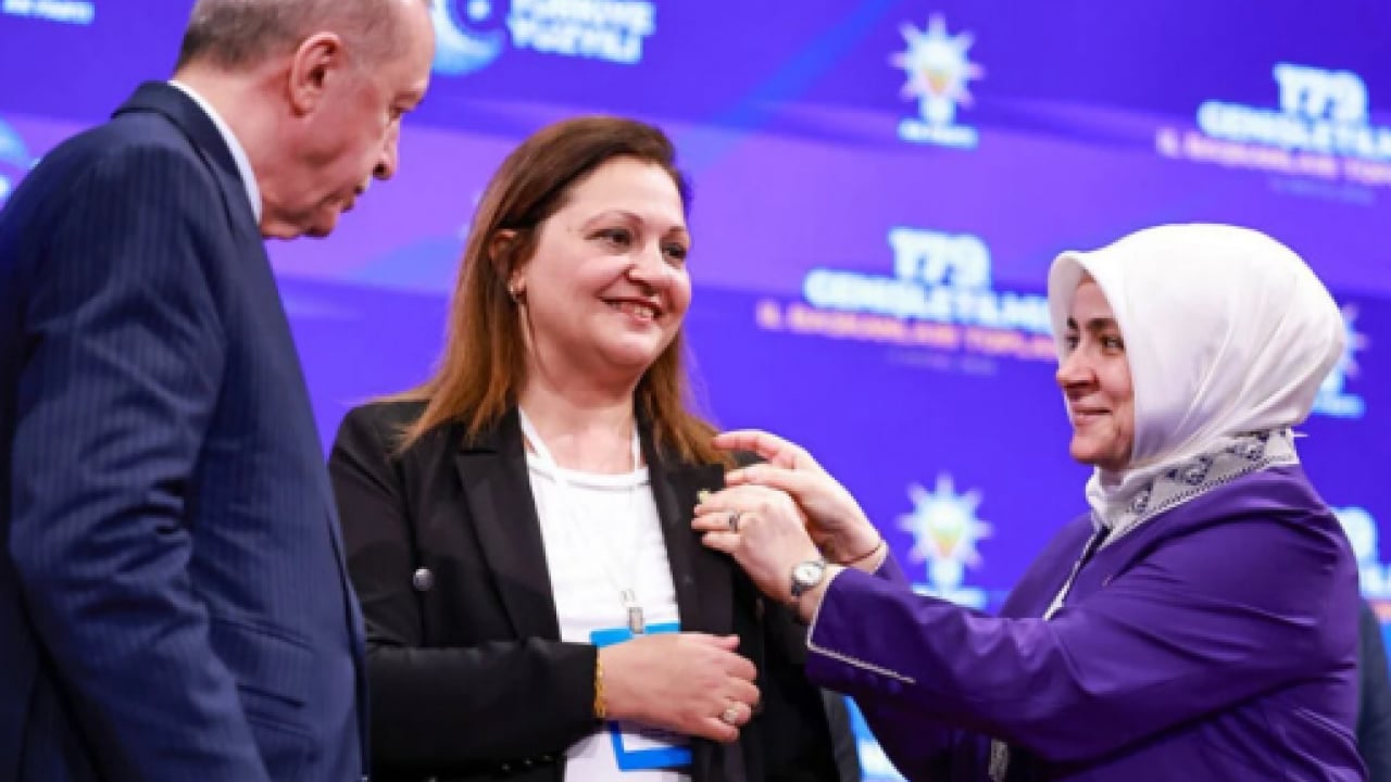 Foto - Burcu Köksal partiye geçer geçmez fark etti: İşte AK Parti ve CHP arasındaki fark