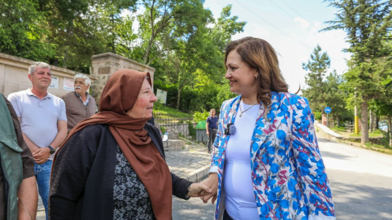 Foto - Burcu Köksal partiye geçer geçmez fark etti: İşte AK Parti ve CHP arasındaki fark