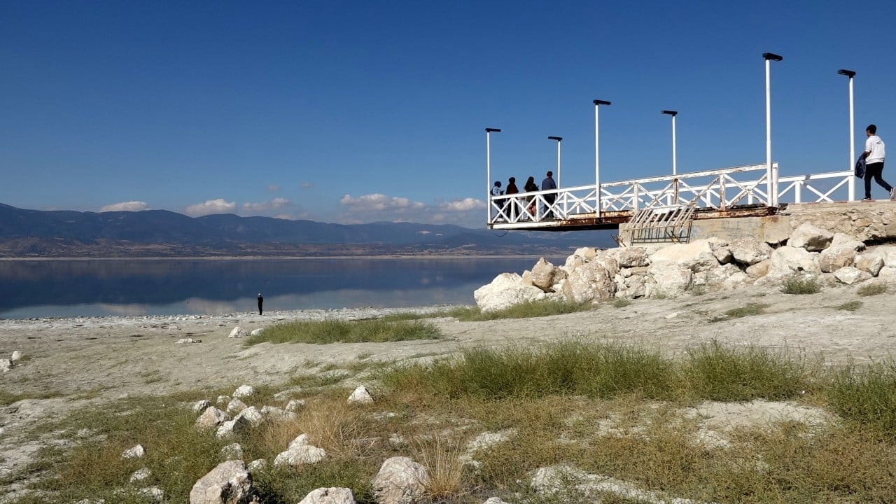 Foto - Burdur Gölü'nde kuraklık tehlikesi artıyor! Son hâli havadan çekildi
