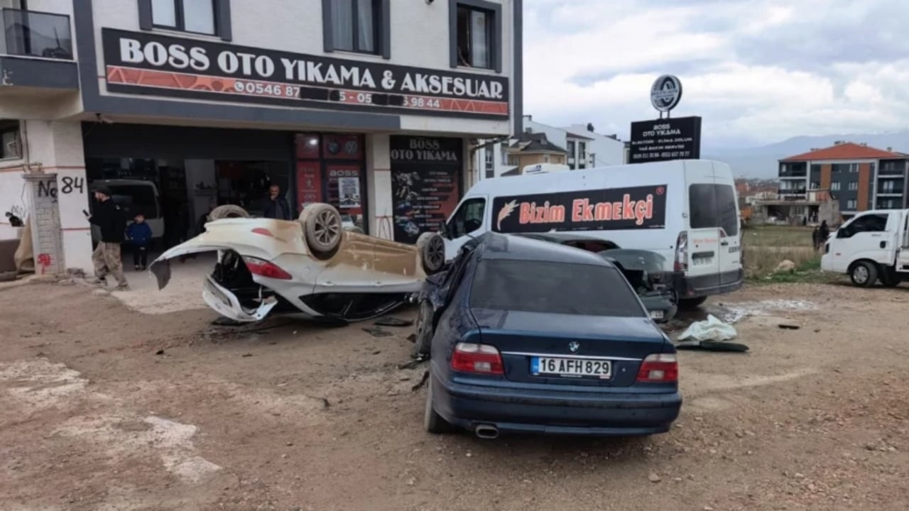 Foto - Bursa’da çocuk sürücü dehşet saçtı! Evinde uslu uslu çizgi film izleyeceğine trafiğe çıkıp ortalığı birbirine kattı