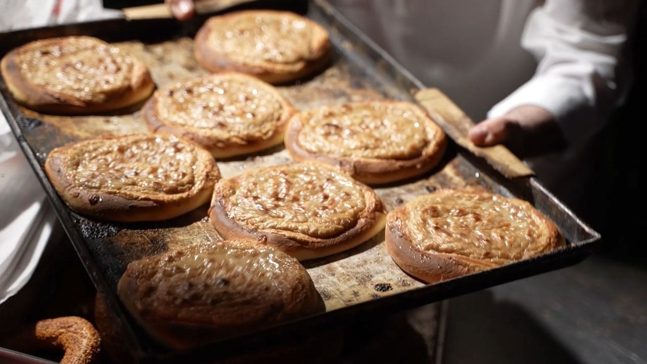 Foto - Bursa'da değişmeyen manzara! Bu lezzet için sahurda metrelerce kuyruk oluyor
