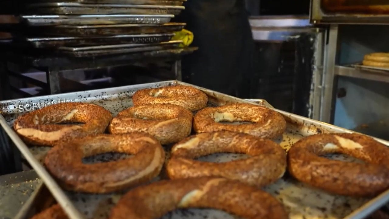 Foto - Bursa'da değişmeyen manzara! Bu lezzet için sahurda metrelerce kuyruk oluyor