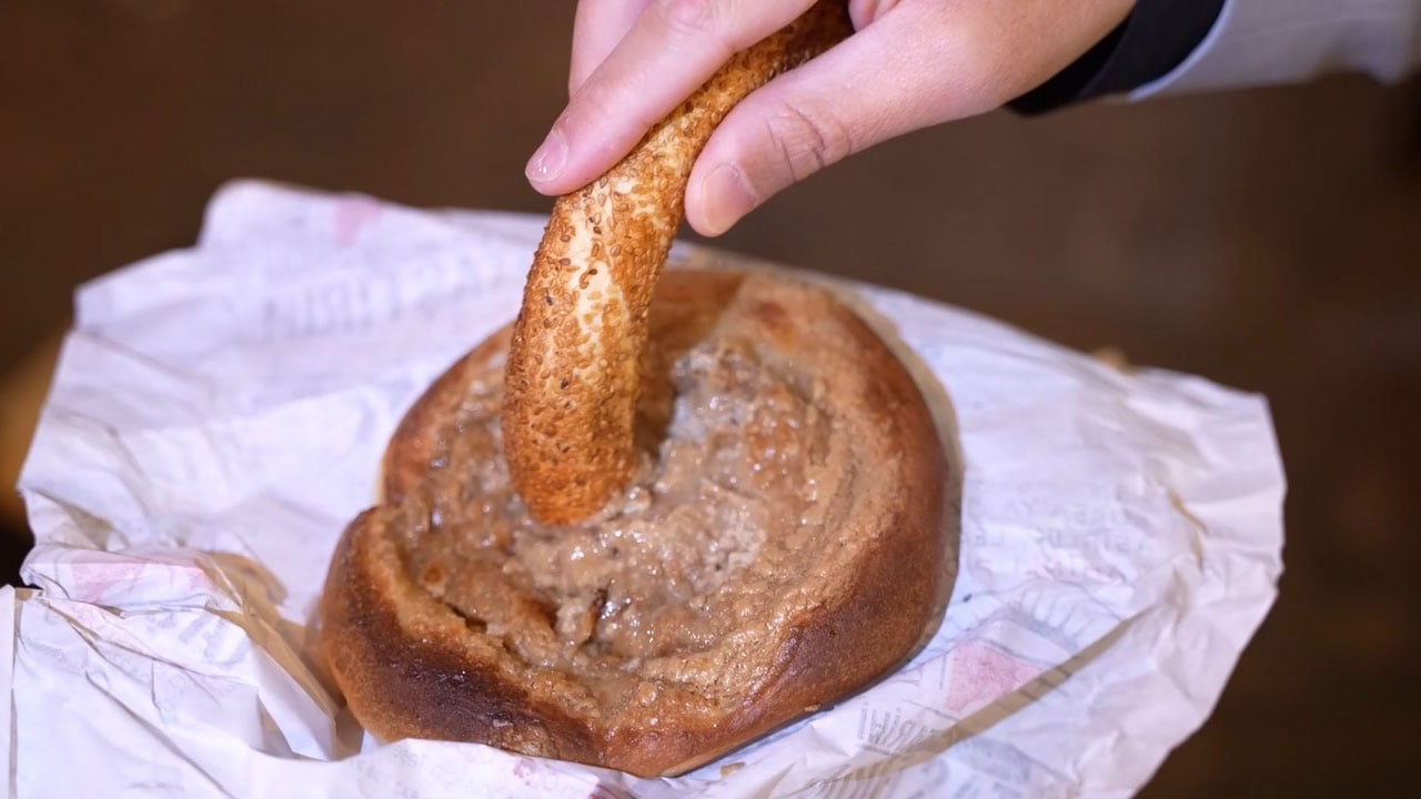 Foto - Bursa'da değişmeyen manzara! Bu lezzet için sahurda metrelerce kuyruk oluyor