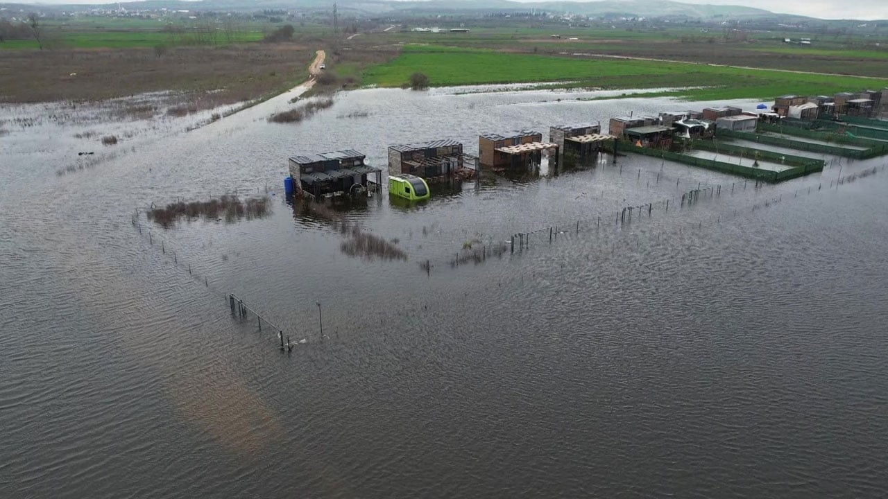 Foto - Bursa'da felaketi yaşadılar! Ulubat taştı evler sular altında kaldı