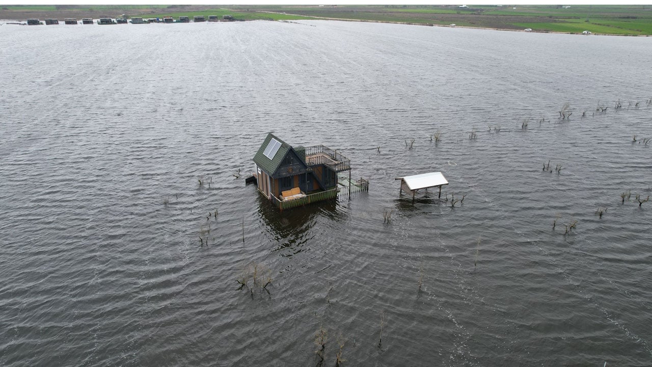 Foto - Bursa'da felaketi yaşadılar! Ulubat taştı evler sular altında kaldı