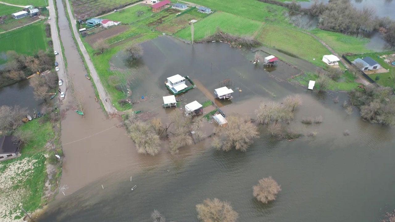 Foto - Bursa'da felaketi yaşadılar! Ulubat taştı evler sular altında kaldı