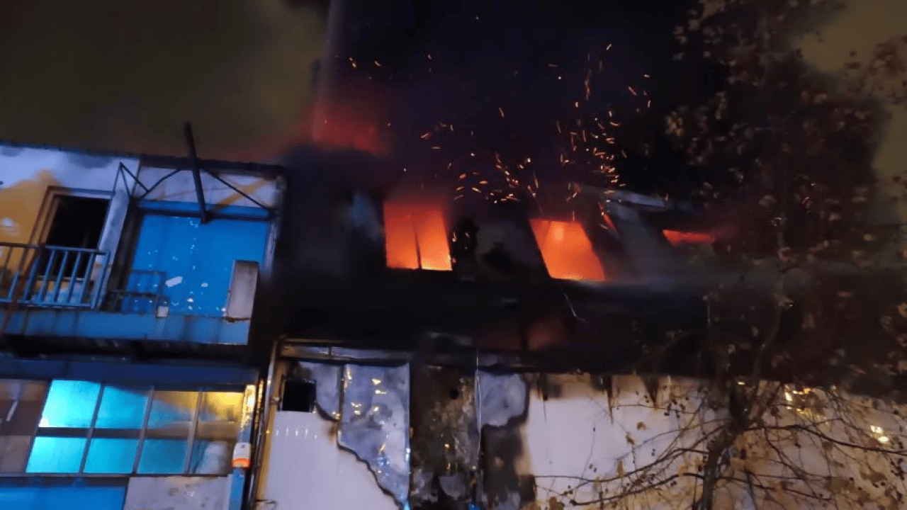 Foto - Bursa’da korkutan iş yeri yangını: Alevler 4 işletmeye birden sıçradı!