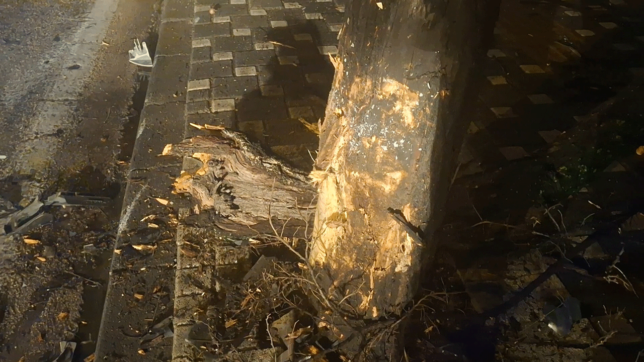 Foto - Bursa’da otomobil kağıt gibi ezildi! Genç sürücü ve arkadaşı ölümle pençeleşiyor!