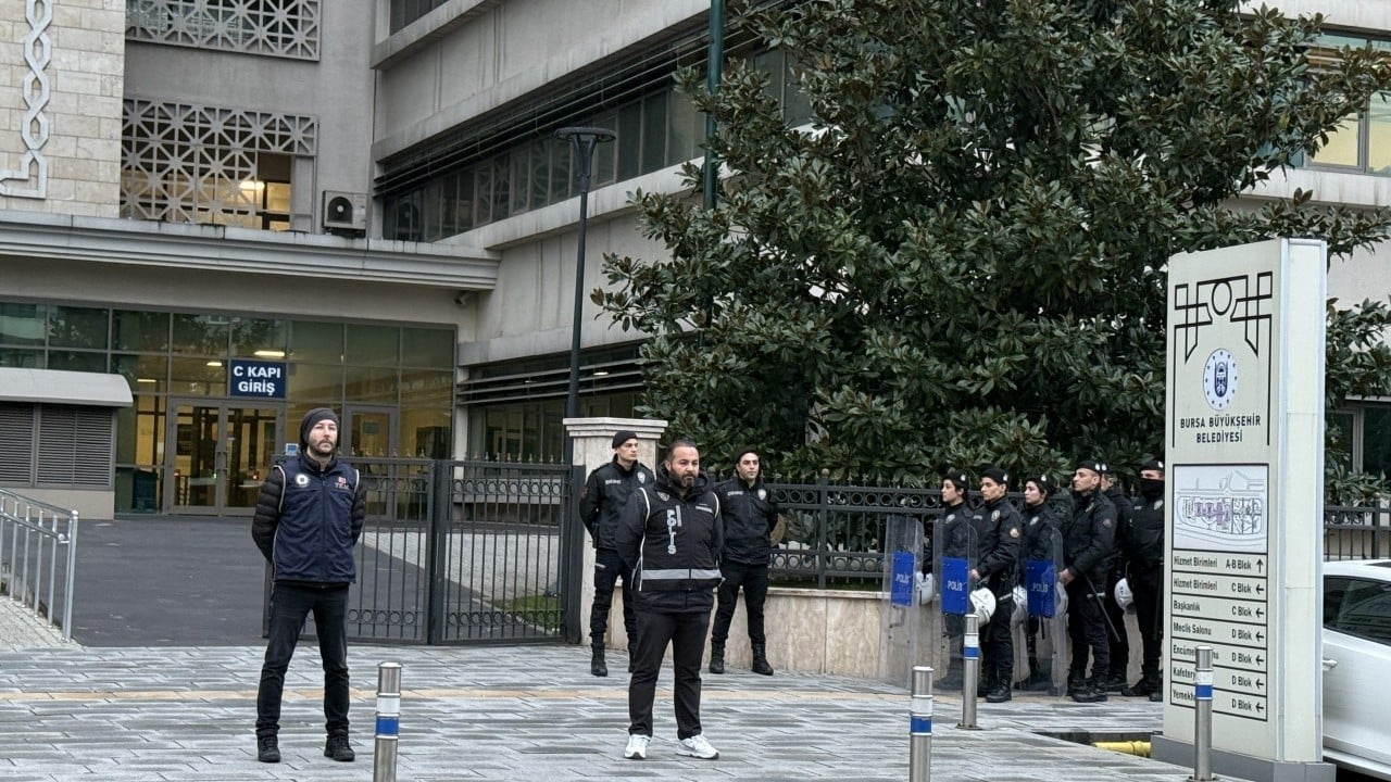 Foto - Bursa’da Tartışmalar Derinleşiyor: Yolsuzluk İddiaları ve Kültürel Etkinlikler Gündemde