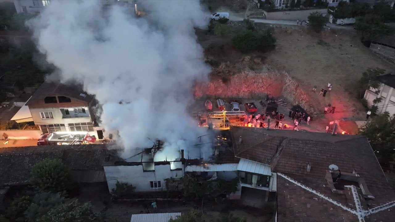 Foto - Bursa'da yangın çıktı! Evde 1 kişi ölü bulundu