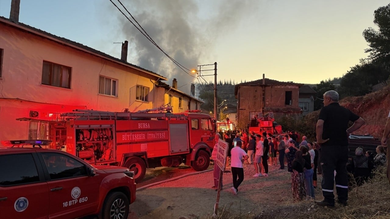 Foto - Bursa'da yangın çıktı! Evde 1 kişi ölü bulundu