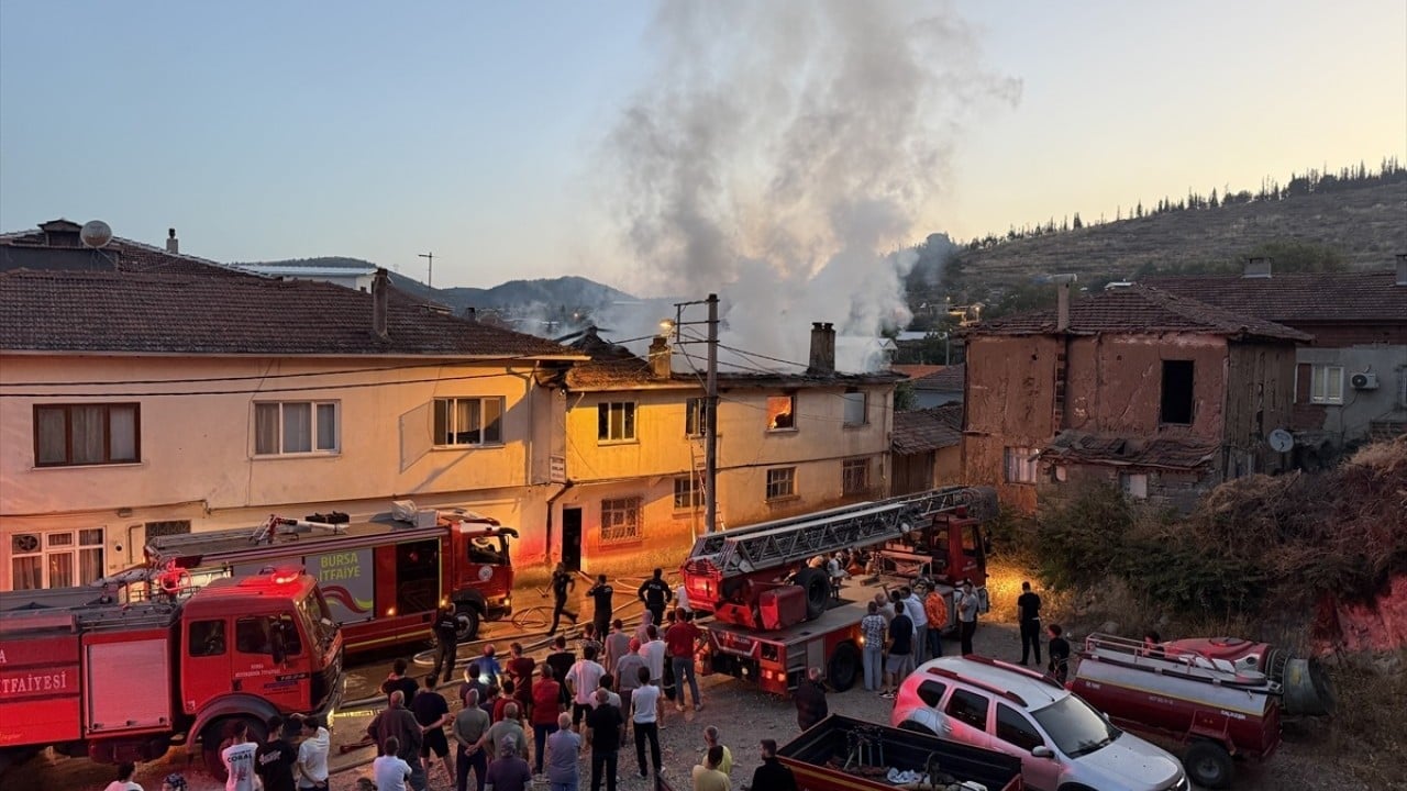 Foto - Bursa'da yangın çıktı! Evde 1 kişi ölü bulundu