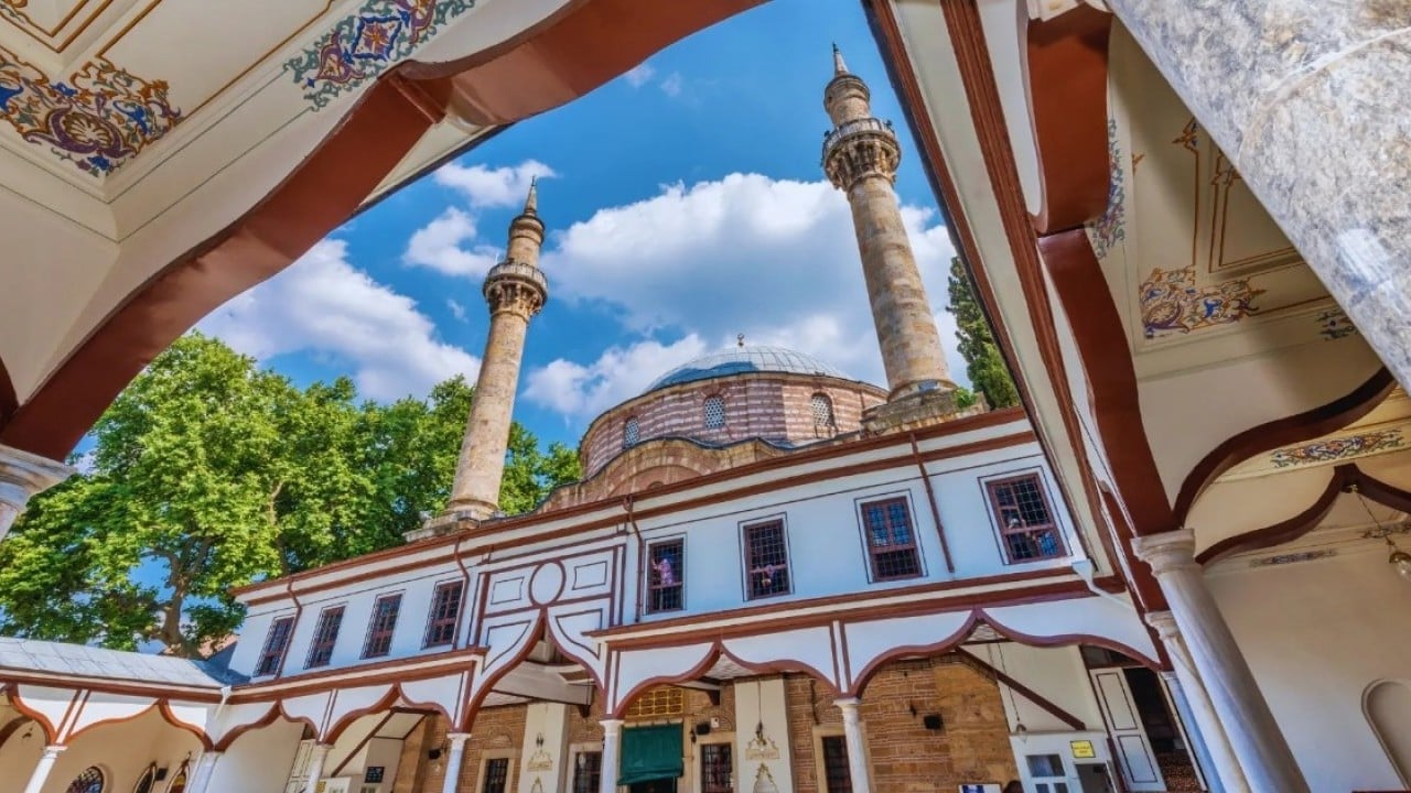 Foto - Bursa'nın ‘manevi kalbi’ Emir Sultan Külliyesi! Tarihi ve içindeki hat eserler artık dijital rehberde