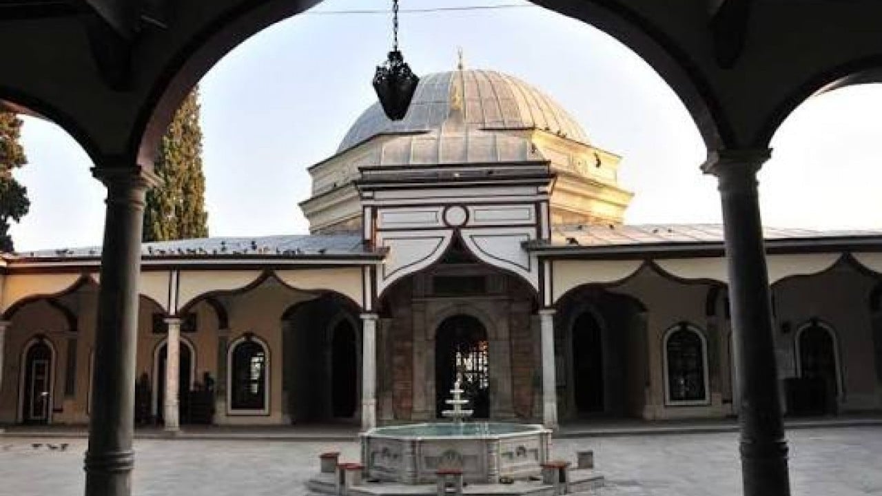 Foto - Bursa'nın ‘manevi kalbi’ Emir Sultan Külliyesi! Tarihi ve içindeki hat eserler artık dijital rehberde