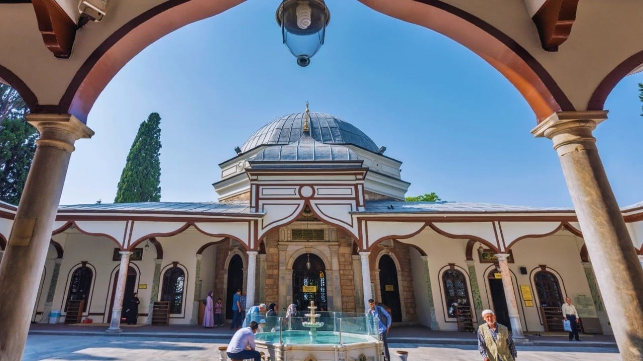 Foto - Bursa'nın ‘manevi kalbi’ Emir Sultan Külliyesi! Tarihi ve içindeki hat eserler artık dijital rehberde