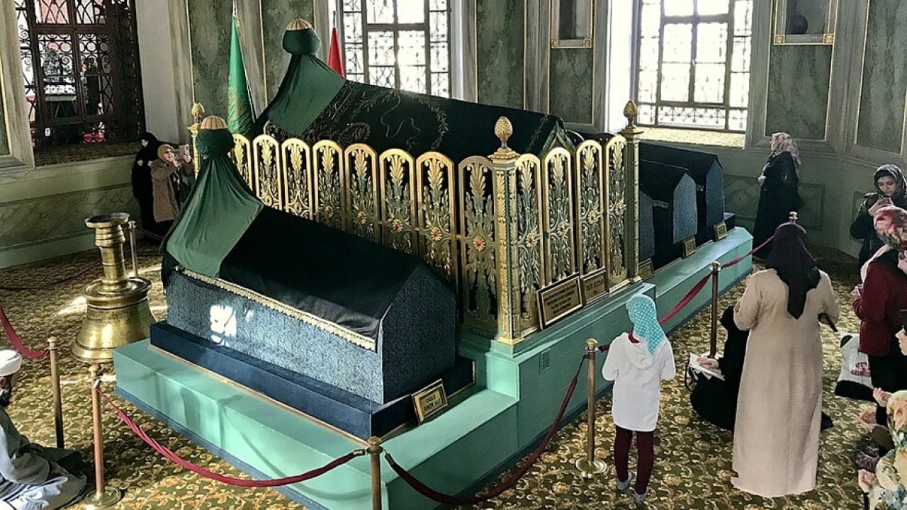 Foto - Bursa'nın ‘manevi kalbi’ Emir Sultan Külliyesi! Tarihi ve içindeki hat eserler artık dijital rehberde