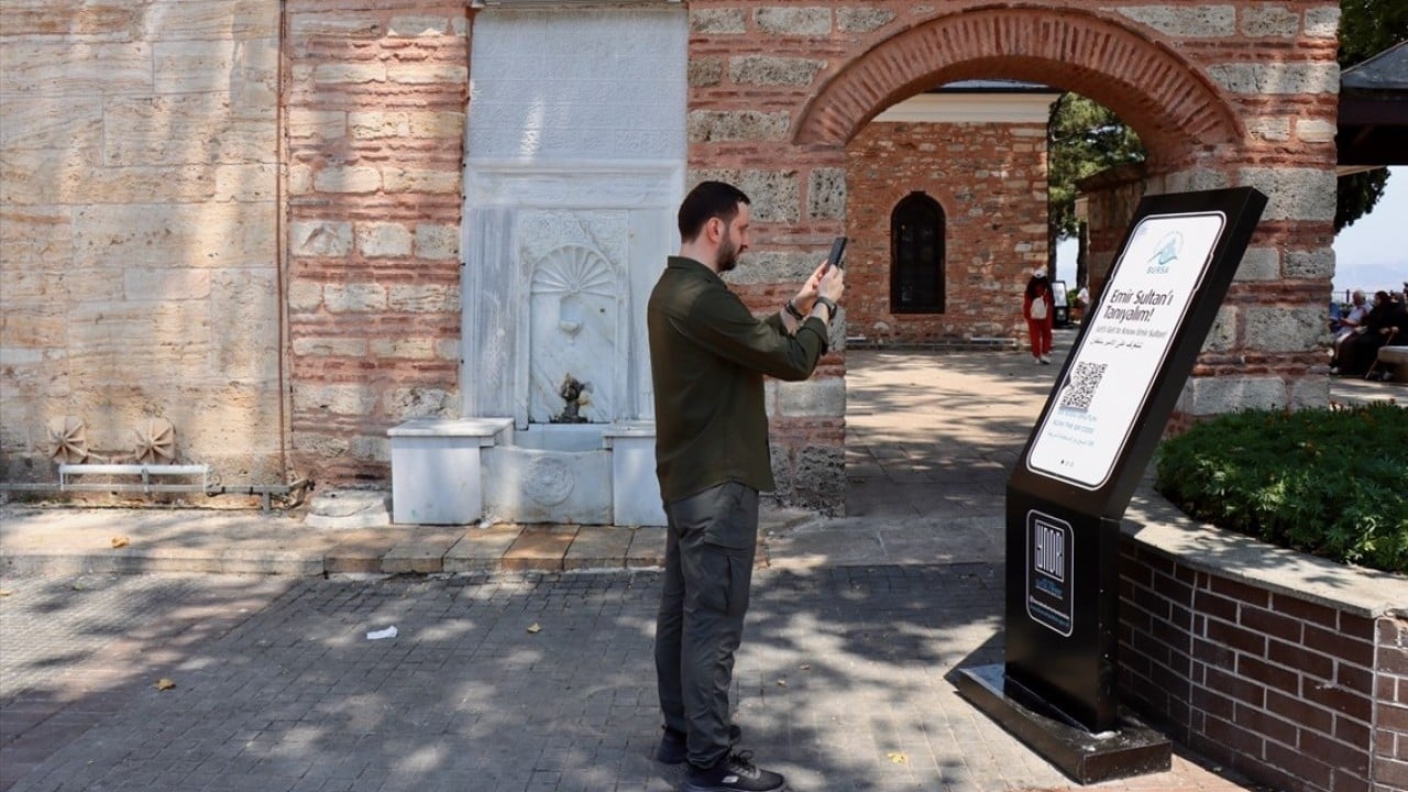 Foto - Bursa'nın ‘manevi kalbi’ Emir Sultan Külliyesi! Tarihi ve içindeki hat eserler artık dijital rehberde