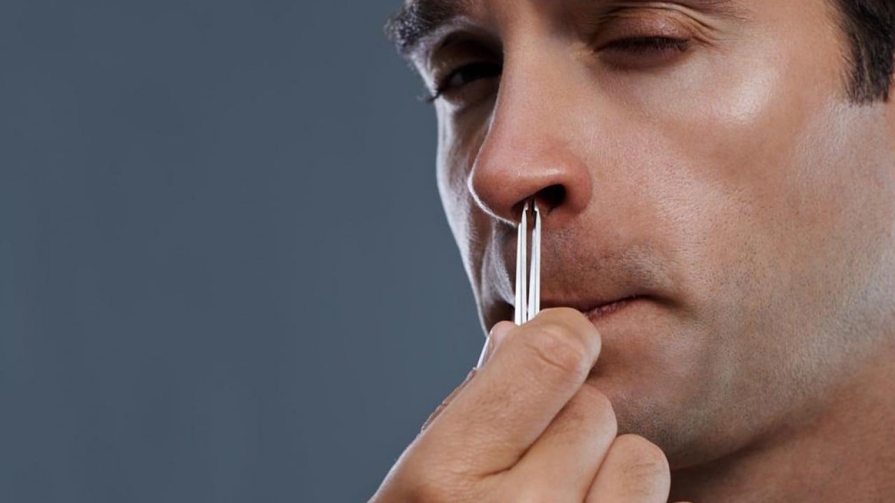 Burun kılını çeken genç hayatını kaybetti!