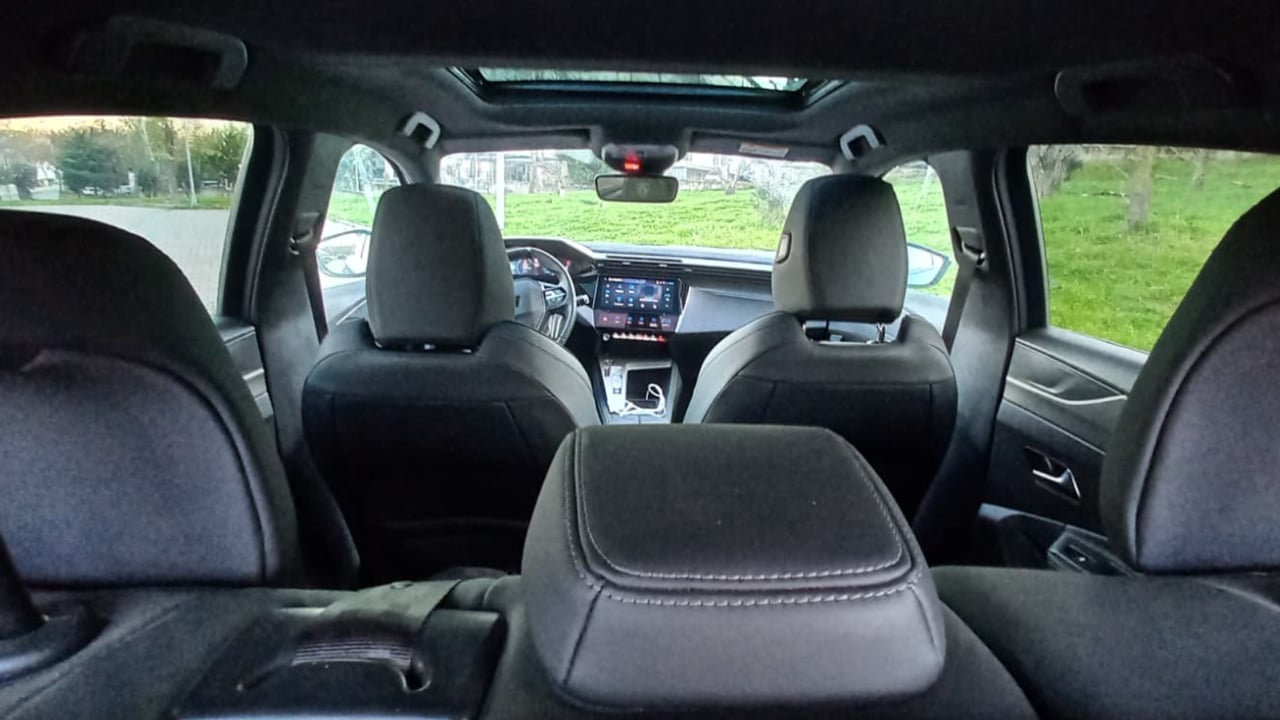 Foto - Bütçe dostu, sürüş tutkunu! Peugeot E-308 GT sessizliğiyle değil, sürüşüyle akılda kalıyor!