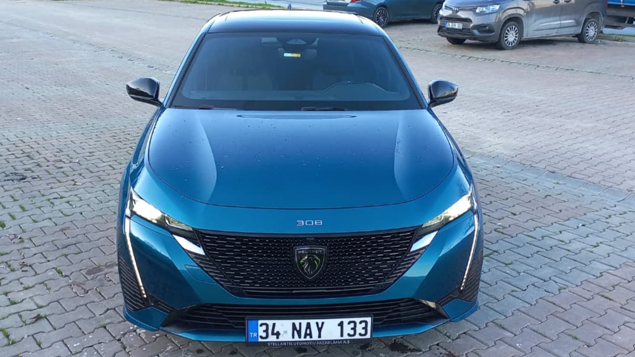 Bütçe dostu, sürüş tutkunu! Peugeot E-308 GT sessizliğiyle değil, sürüşüyle akılda kalıyor!