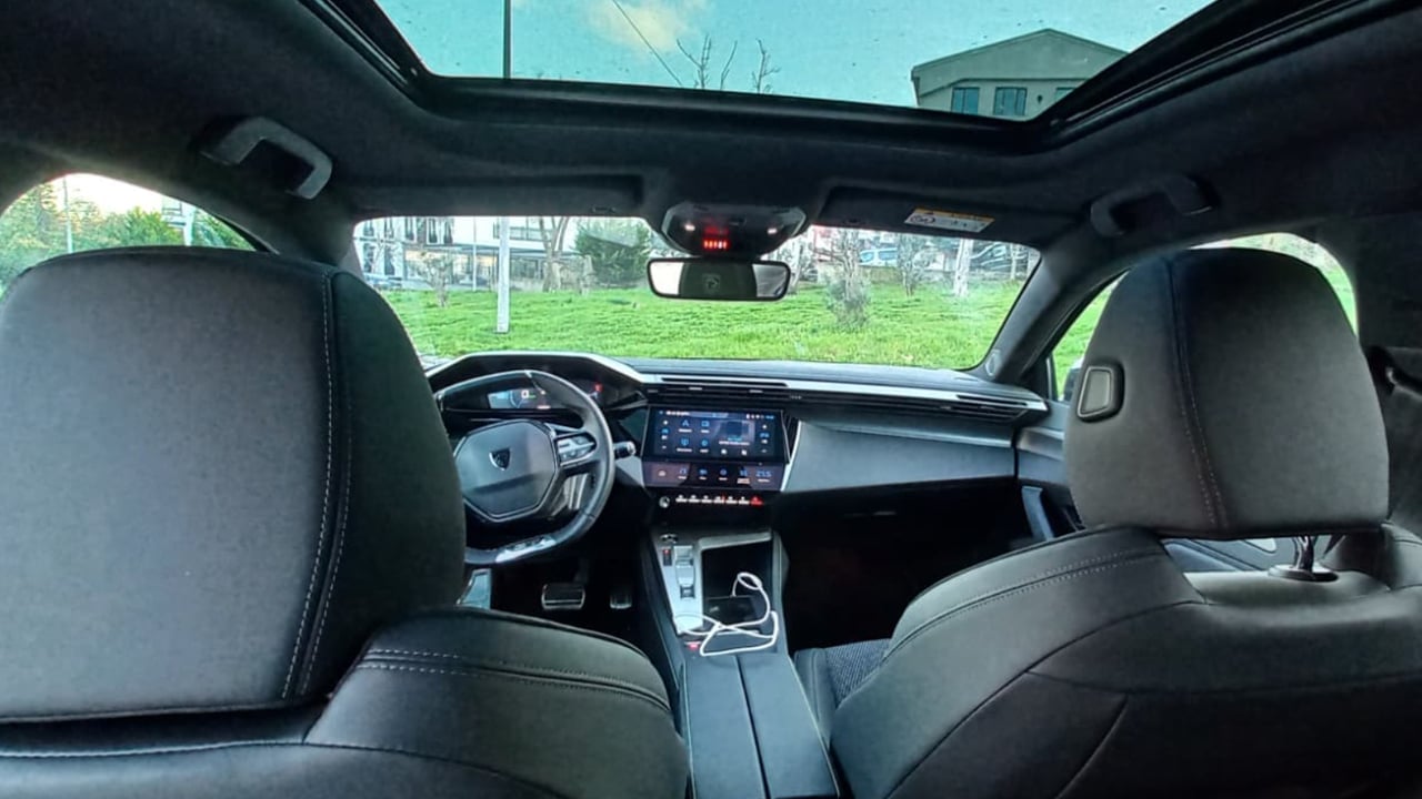 Foto - Bütçe dostu, sürüş tutkunu! Peugeot E-308 GT sessizliğiyle değil, sürüşüyle akılda kalıyor!