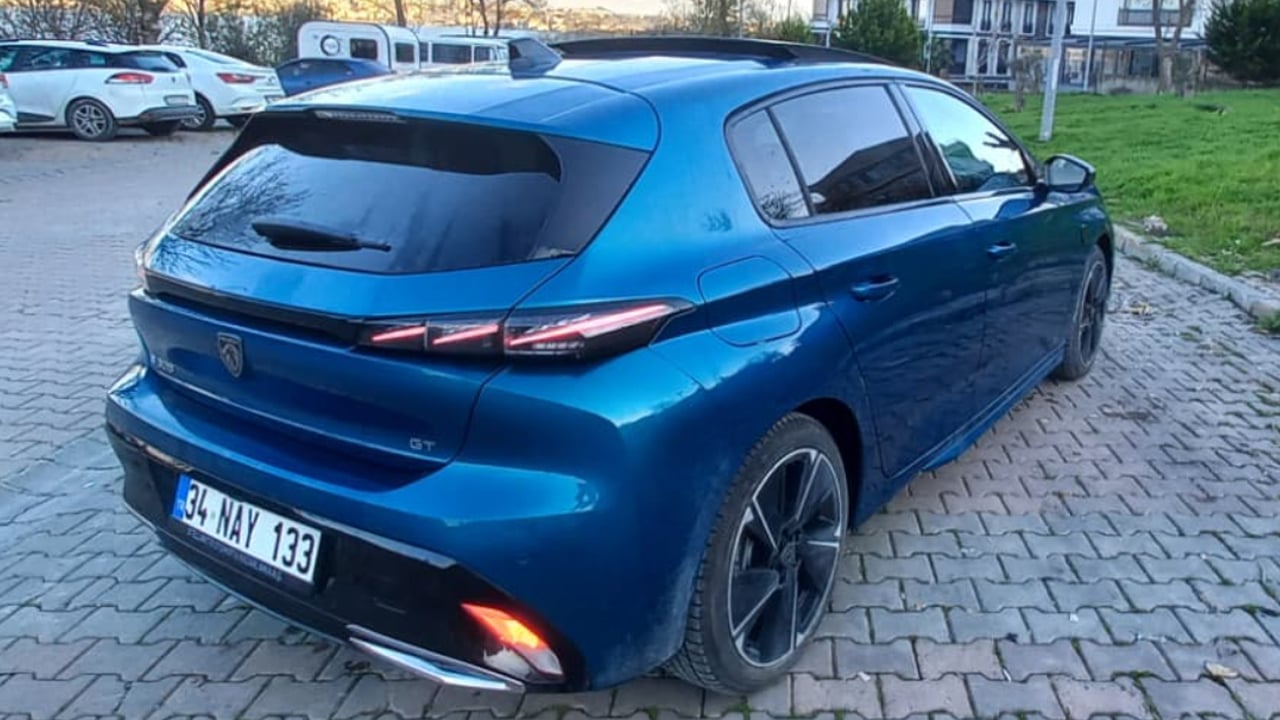 Foto - Bütçe dostu, sürüş tutkunu! Peugeot E-308 GT sessizliğiyle değil, sürüşüyle akılda kalıyor!