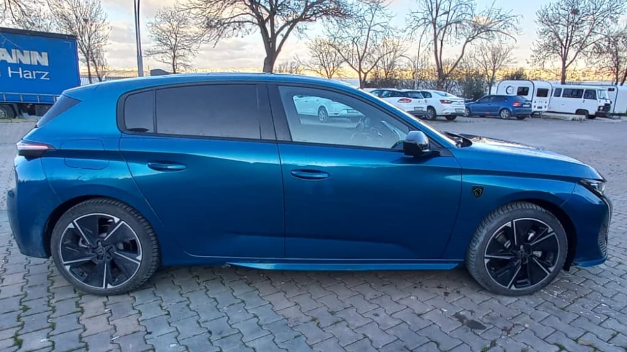 Foto - Bütçe dostu, sürüş tutkunu! Peugeot E-308 GT sessizliğiyle değil, sürüşüyle akılda kalıyor!