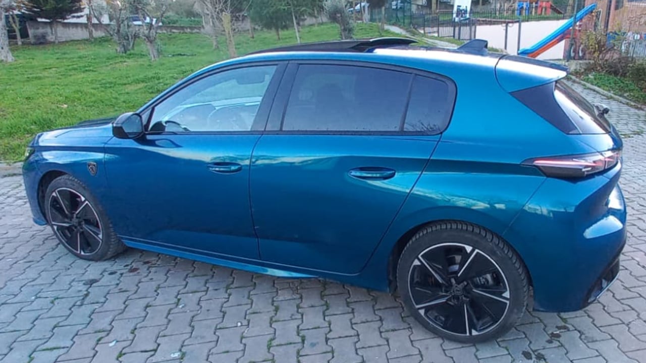 Foto - Bütçe dostu, sürüş tutkunu! Peugeot E-308 GT sessizliğiyle değil, sürüşüyle akılda kalıyor!