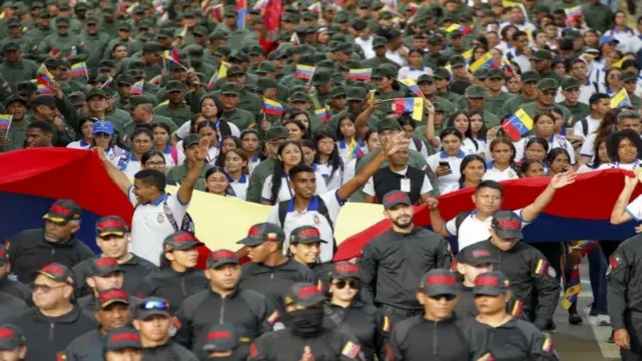 Foto - Bütün dünya bu görüntüyü konuşuyor! Üniformayı giyip Bolivar kılıcını çekti! ABD ile savaş artık an meselesi